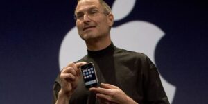 Steve Jobs iPhone 1 Sumber: Kompas.com