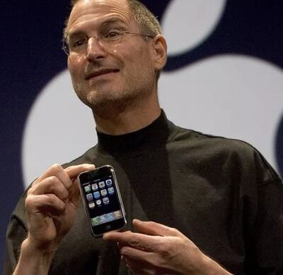 Steve Jobs iPhone 1 Sumber: Kompas.com